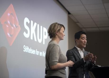 Sigrid Sollund og Fredrik Solvang på scenen