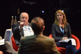 John Olav Egeland og Alexandra Beverfjord diskuterte retten til samtidig imøtegåelse under SKUP-konferansen 2015. Foto: Marius Nyheim Kristoffersen